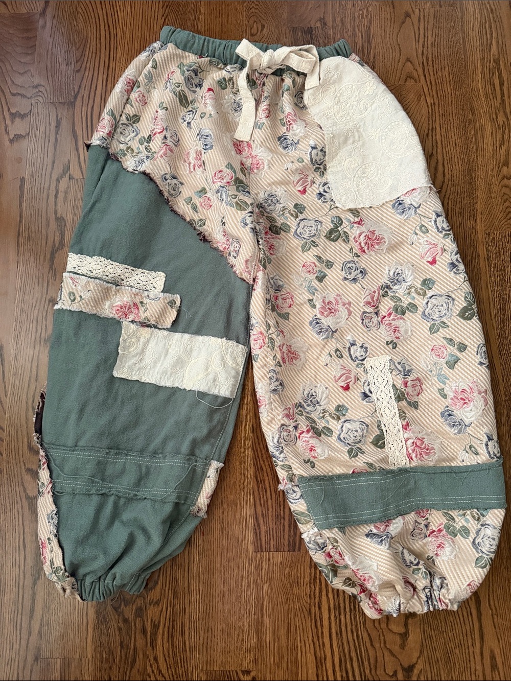 POL Patchwork Floral balloon Pants small